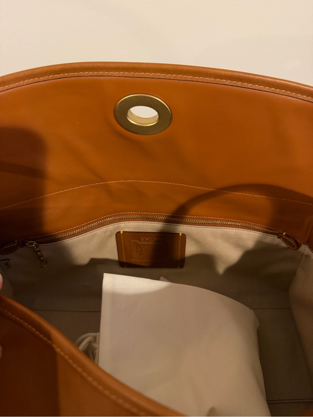 Coach brand new haversack size large Tan Leather Shoulder Bag with Front Pockets - Picture 10 of 12